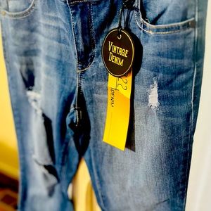 Ladies *New W/Tags* 1822 Jeans•
Size: 30 •Ankle Skinny• NeW **
$14